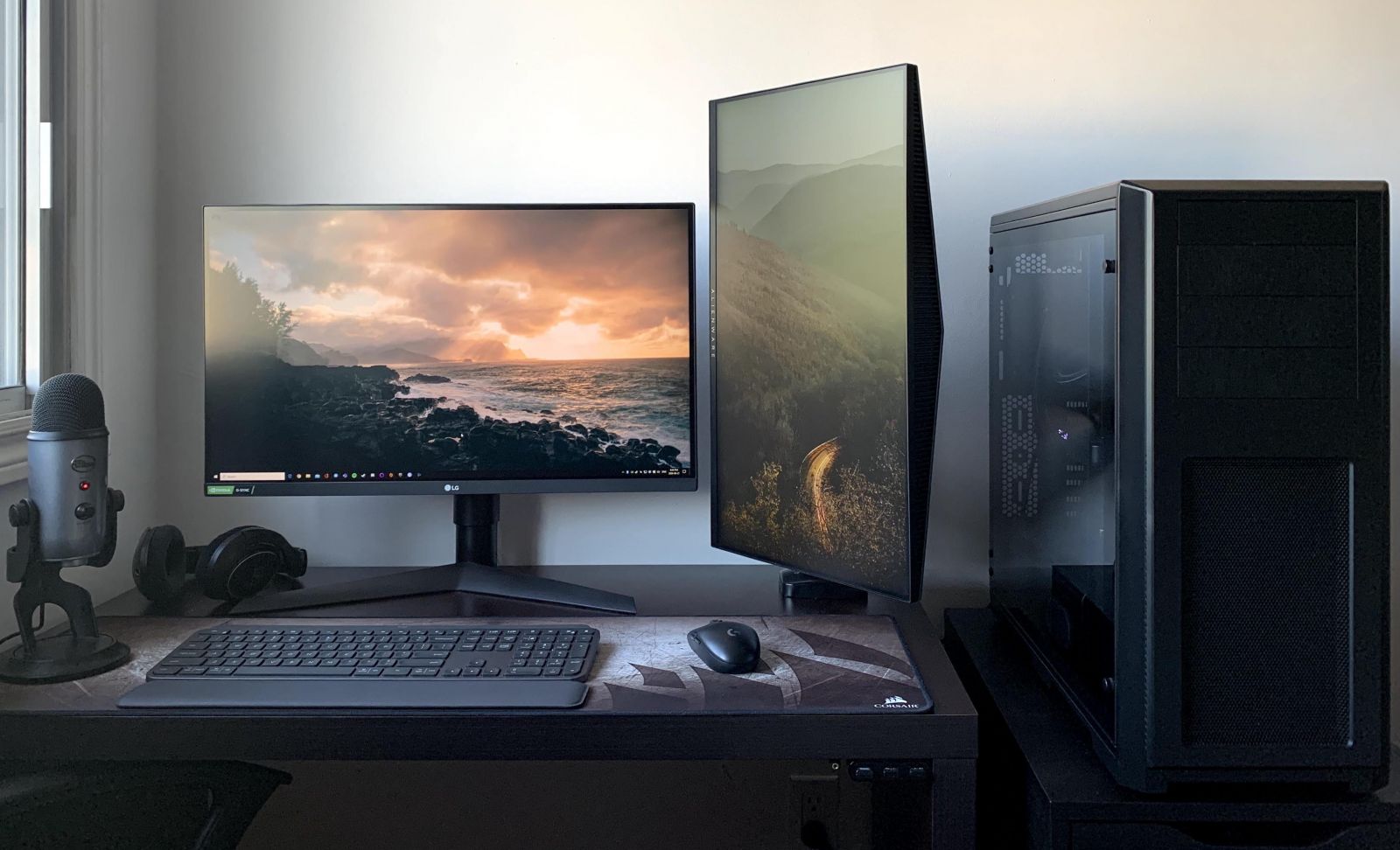 Minimalist Setup là gì? Tips để tạo một bàn làm việc phong cách tối